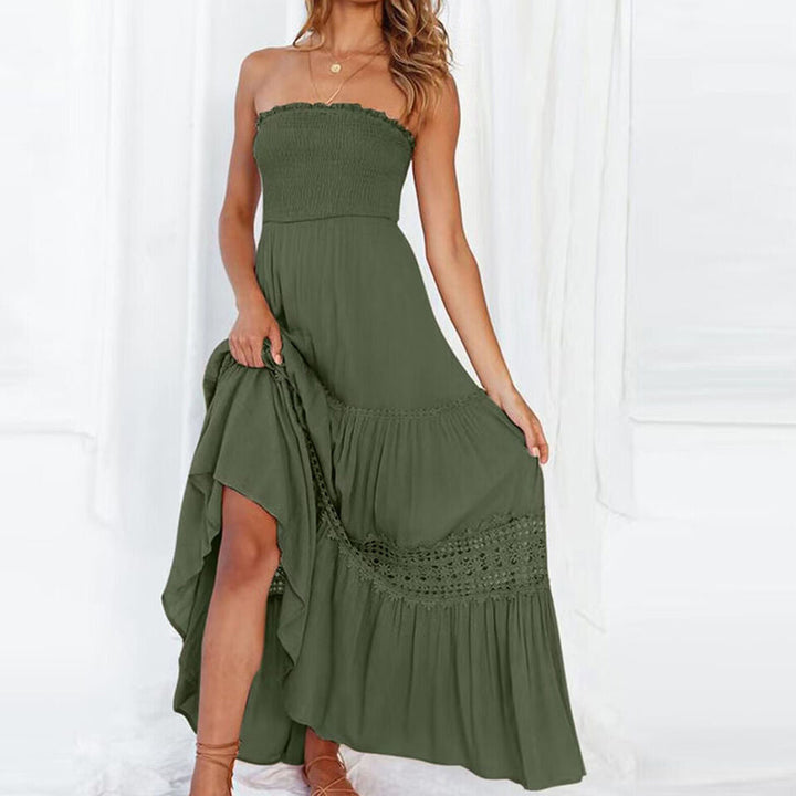 Vrouwelijke Isaline off-shoulder maxi-jurk met kanten randen; ideaal voor zomer, strand of een bohemian festival.