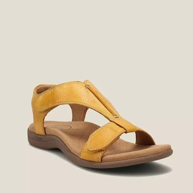 "Elegante orthopedische dames sandalen met klittenbandsluiting en open teen, beige kleur, comfortabel voor zomerdagen."