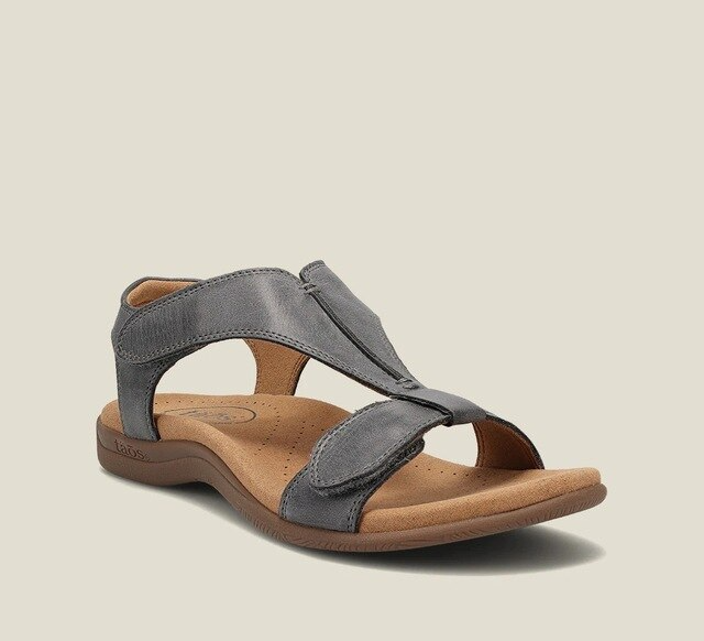 "Elegante orthopedische dames sandalen met klittenbandsluiting en open teen, beige kleur, comfortabel voor zomerdagen."