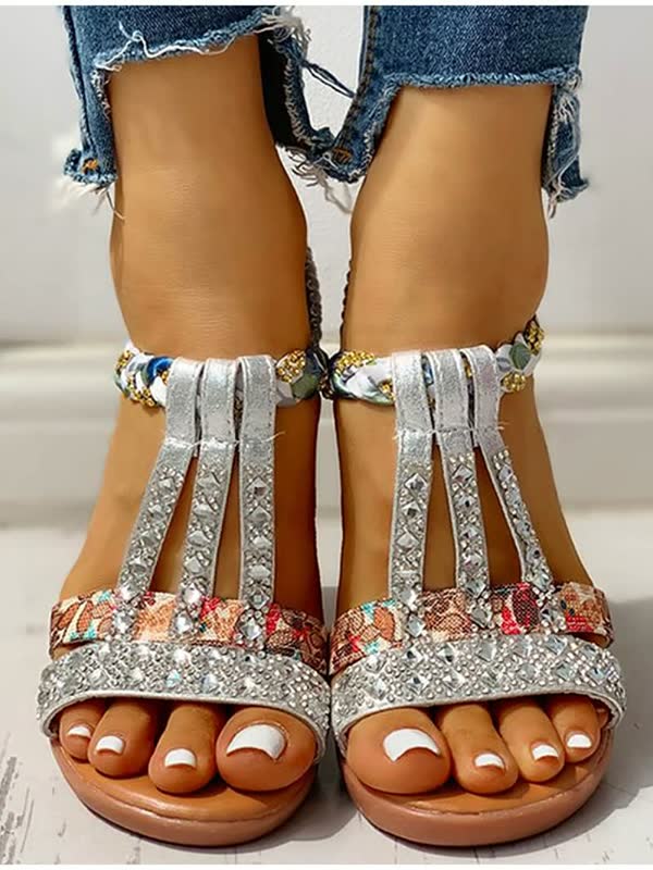 Stijlvolle zilveren PrettyFeet™ sandalen, elegante bohemian slippers met een vleugje luxe voor de zomer.