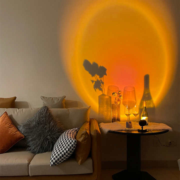 Moderne design tafellamp in retro stijl, creëert een ontspannen zonsonderganglicht sfeer in huis.