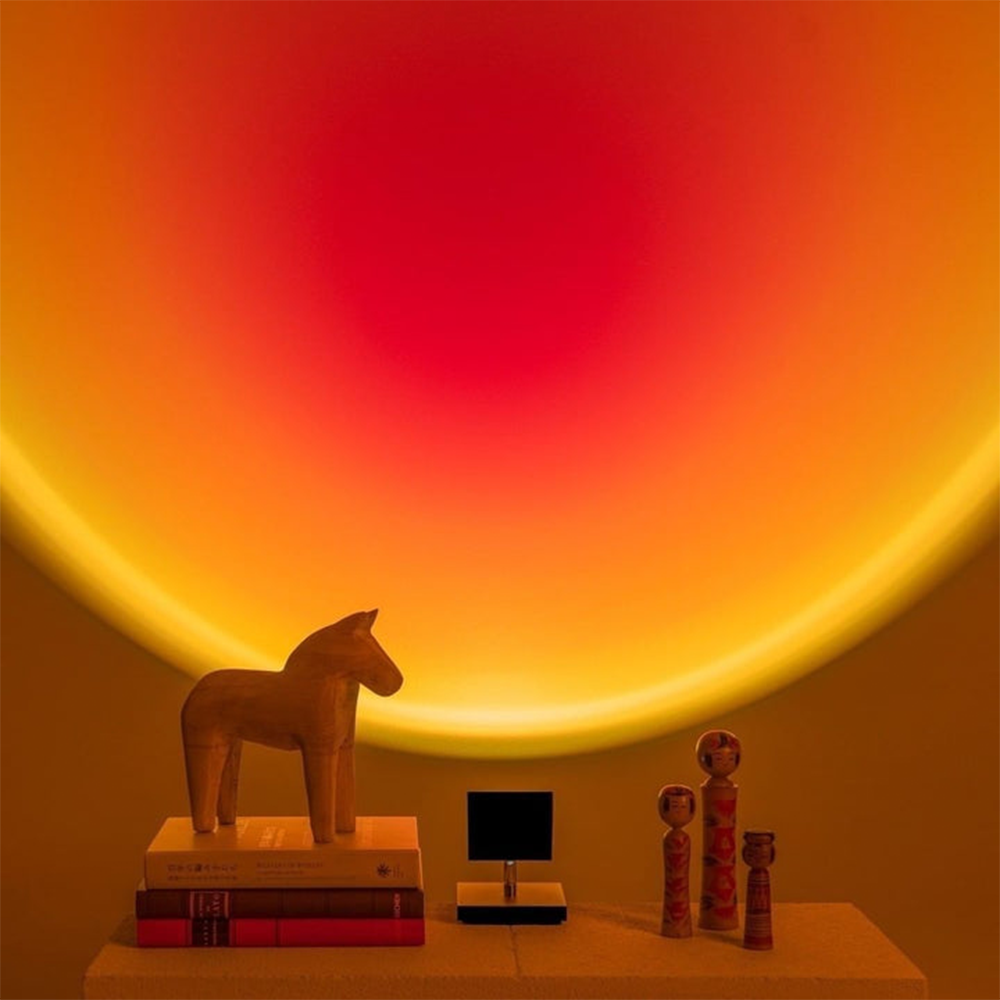 Design LED tafellamp met zonsonderganglicht voor een trendy en warme ambiance in je woonkamer.