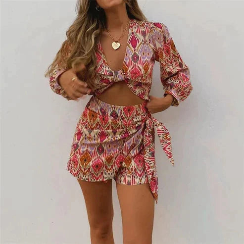 Comfortabele dames wikkelrokset met blouse in rood, perfect voor casual of chique lente en zomer looks.