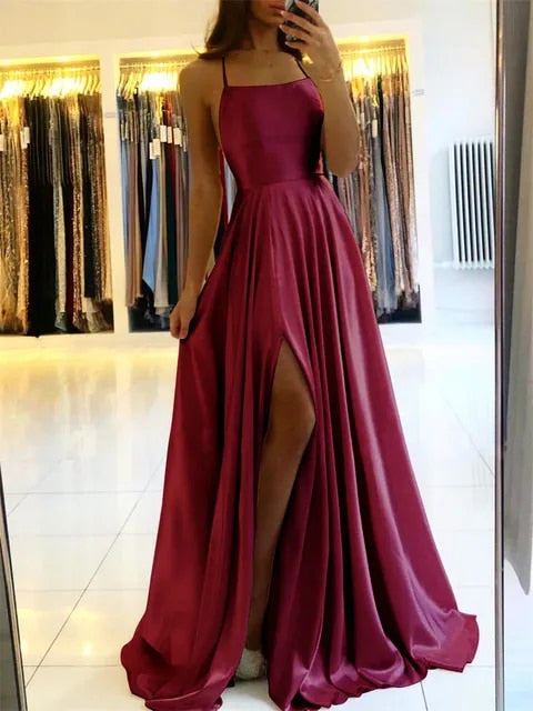 Sophie dames maxi jurk met elegante zijsplit. Een vloeiende, comfortabele lange jurk, perfect als zomer- of avondjurk.