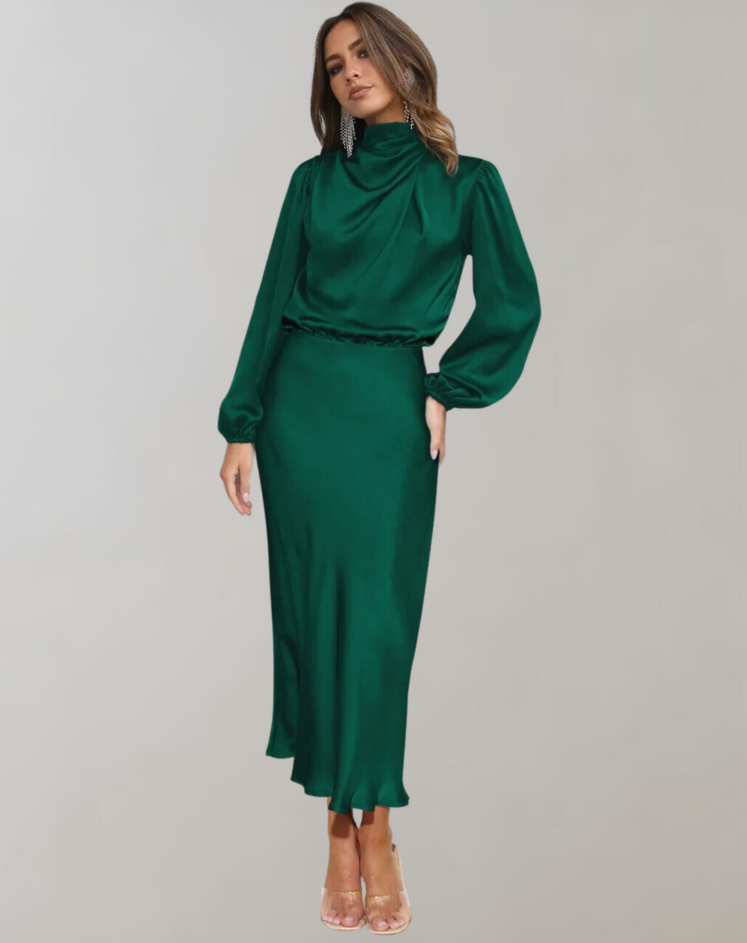 Nieuwe collectie feestjurk: elegante satijnen damesjurk met lange mouwen voor gala en cocktails.