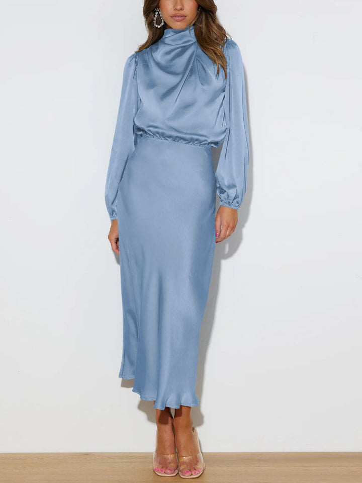Dames elegante satijnen maxi jurk, perfect voor gala's en speciale gelegenheden; luxe avondkleding.