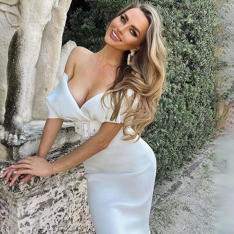 Veelzijdige off-shoulder damesjurk, perfect als zomerjurk of elegante avondkleding voor vrouwen.