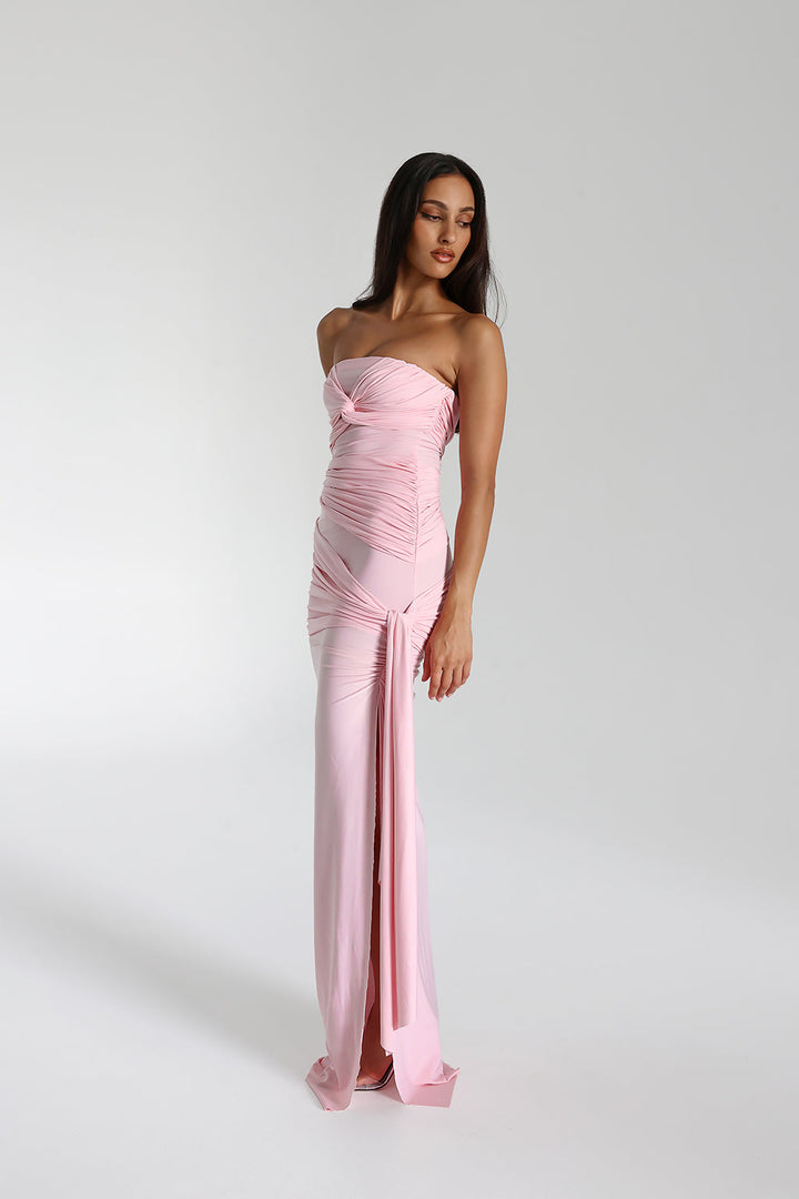 "Elegante strapless Maxi-jurk in bloesem roze, voorzijde, met luxueus knoopdetail en zijstrik, vrouwelijke en sensuele uitstr