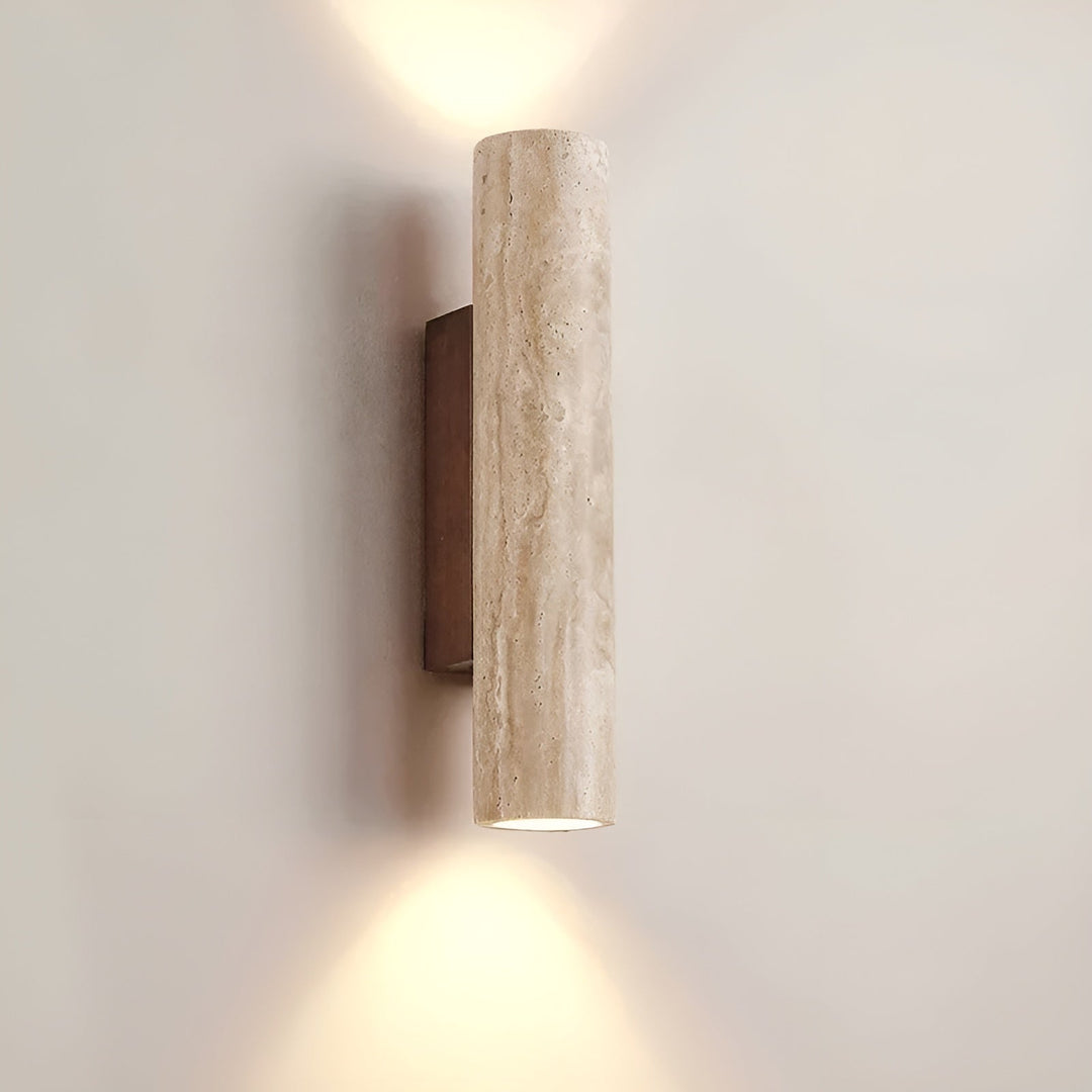 Travertin wandlamp met LED verlichting, perfect voor luxe en moderne sfeer in huis.