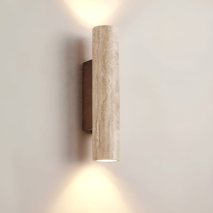 Travertin wandlamp met LED verlichting, perfect voor luxe en moderne sfeer in huis.