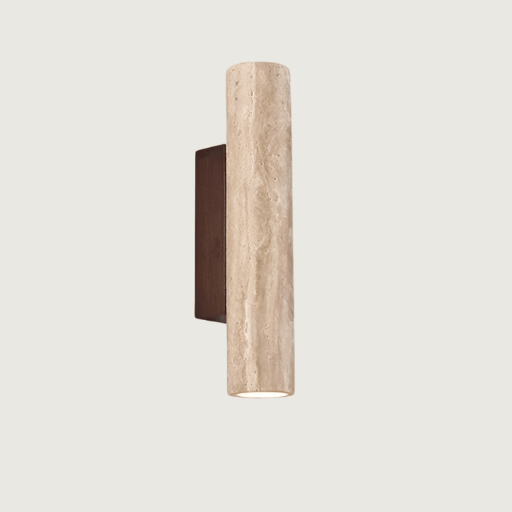 Stijlvolle travertin muurlamp; luxe design binnenverlichting creëert warme ambiance.