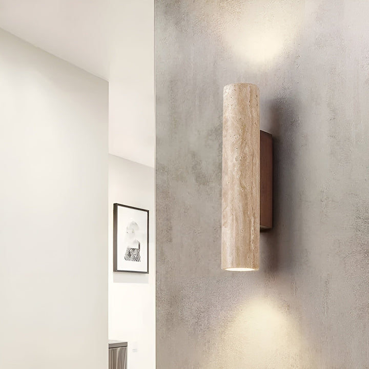 Elegante travertin sfeerlamp, luxe toevoeging aan elk modern interieur met energiezuinig LED licht.