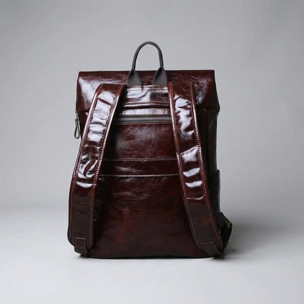 Praktische leren rugzak met ruim laptopcompartiment voor heren en dames. Ideaal als schooltas, zakelijke tas of reistas.