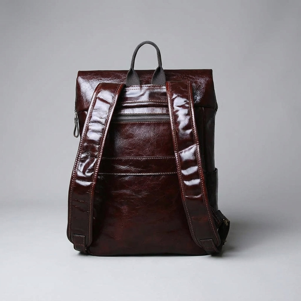 Praktische leren rugzak met ruim laptopcompartiment voor heren en dames. Ideaal als schooltas, zakelijke tas of reistas.