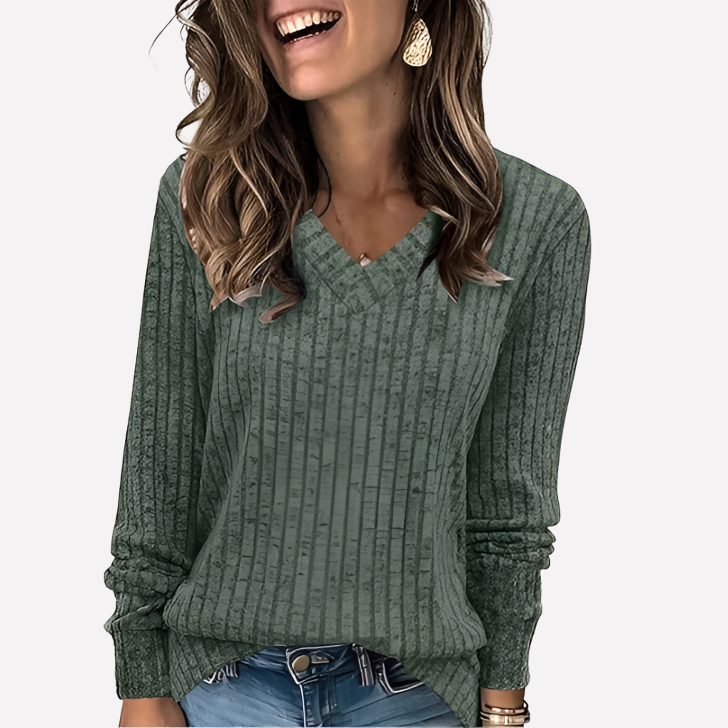 Trendy groene V-hals damestop met lange mouwen, perfect voor een casual maar elegante herfstlook.
