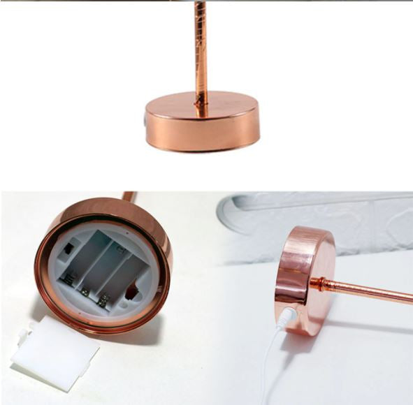Luxe veren tafellamp als eyecatcher in de woonkamer. Moderne sfeerverlichting.