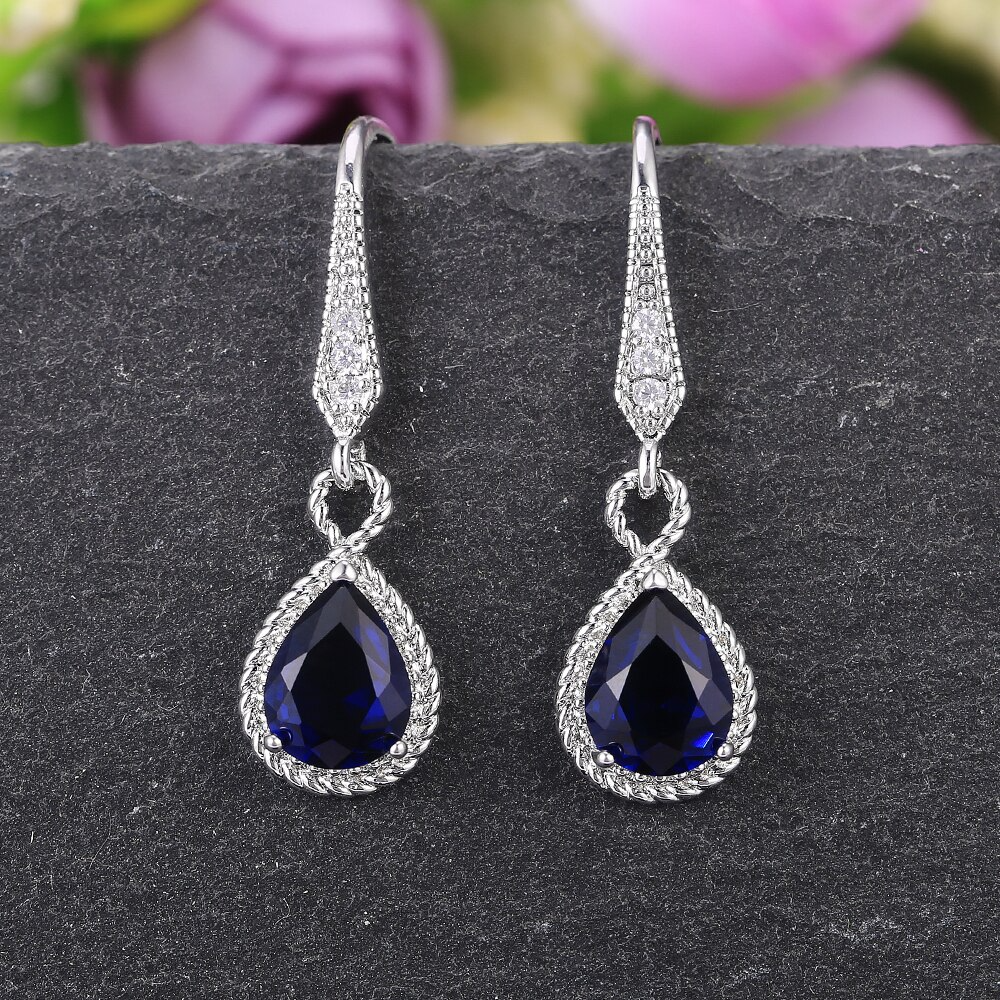 BlueEarring™: Zilveren druppeloorbellen voor dames met blauwe zirkoon, veelzijdig en elegant.