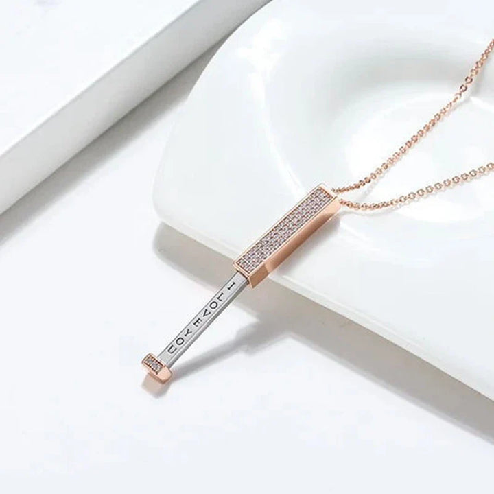 Gouden liefdes halsketting die onbreekbare band symboliseert, een romantisch juweel voor speciale momenten.