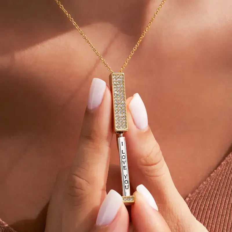 Elegante halsketting in zilver, goud of brons. Een tijdloos liefde sieraad, ideaal als cadeau.