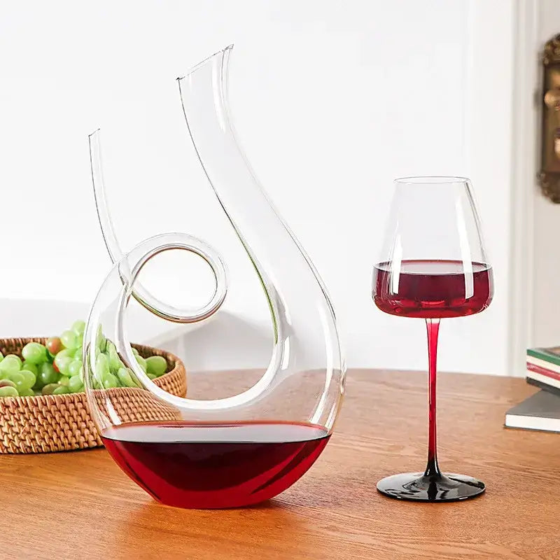 Unieke zwaan design wijnkaraf, een essentieel kristallen wijnaccessoire voor elke wijnliefhebber en een perfect cadeau.