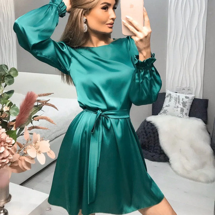 Elegante zwarte dames feestjurk, klassieke cocktailjurk voor speciale gelegenheden en formele evenementen.