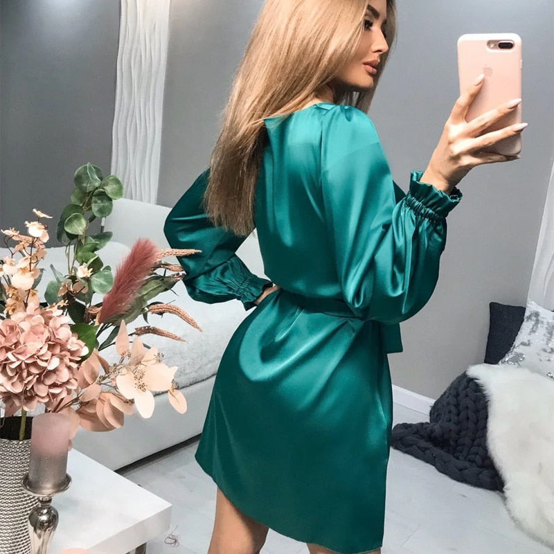 Chique korte dames jurk, perfect als galajurk of avondjurk voor een modieuze en stijlvolle look.