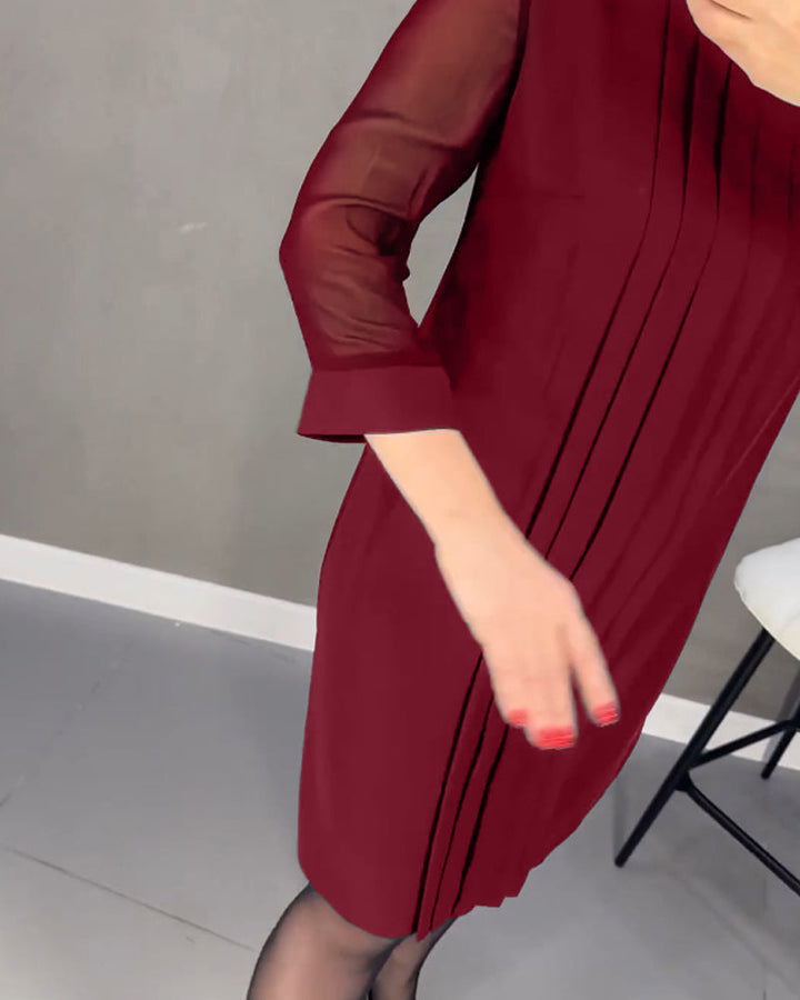 Elegante dames shiftjurk in zwart met modieuze mesh mouwen. Trendy design, comfortabele pasvorm en knielengte.