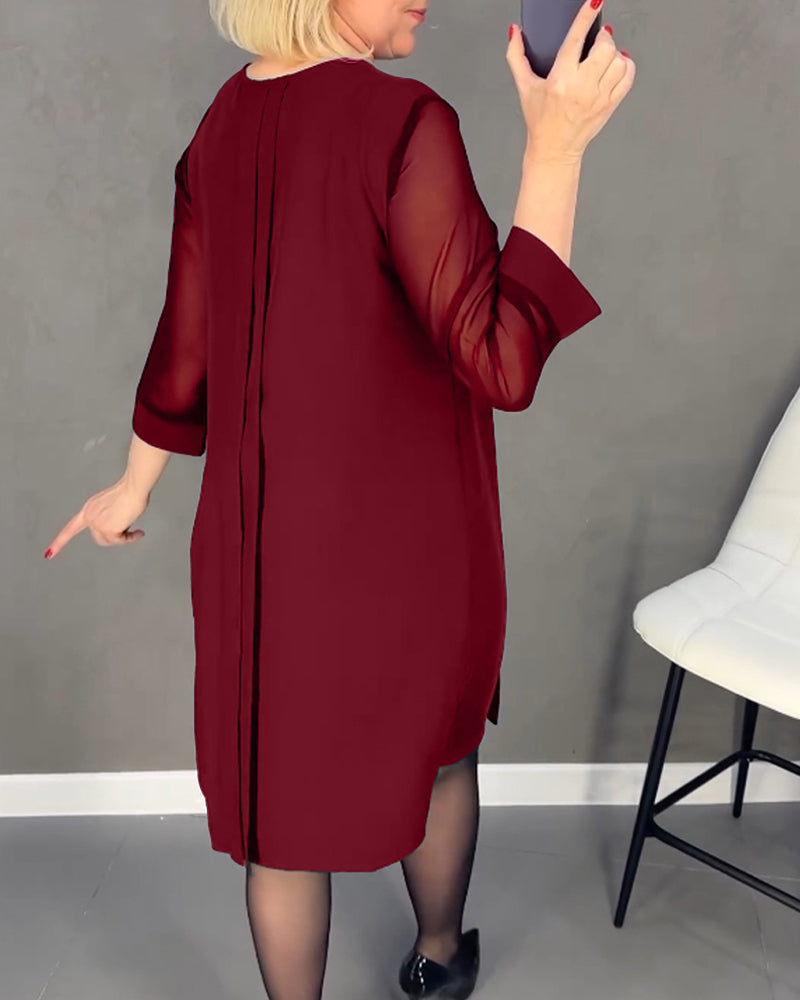 Veelzijdige groene dames shiftjurk met stijlvolle meshdetails. Lange mouwen en knielang, voor een elegante look.