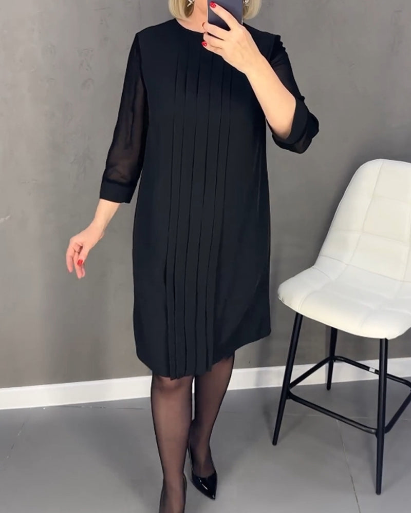 Modieuze shiftjurk voor dames in zwart. Met elegante mesh mouwen, comfortabel en veelzijdig voor dagelijks gebruik.