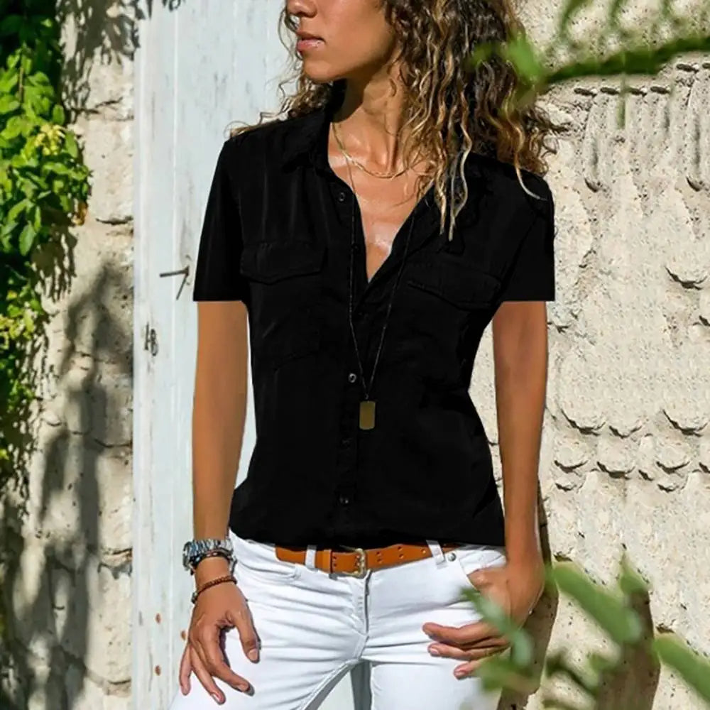 Comfortabele slim fit damesblouse met korte mouwen; modieus en veelzijdig voor elke gelegenheid.