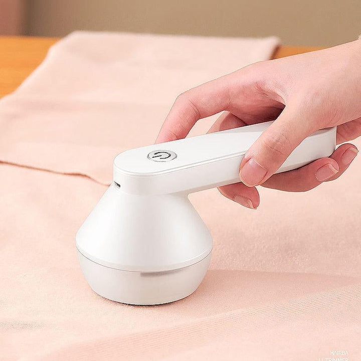 "Elektrische draagbare pluizenverwijderaar, compact design, ideaal voor kleding en meubels, veilig en eenvoudig in gebruik."