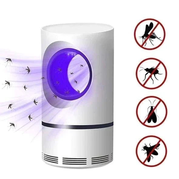 Witte muggenlamp geplaatst op een terras, effectieve elektrische insectenvanger voor zomeravonden.