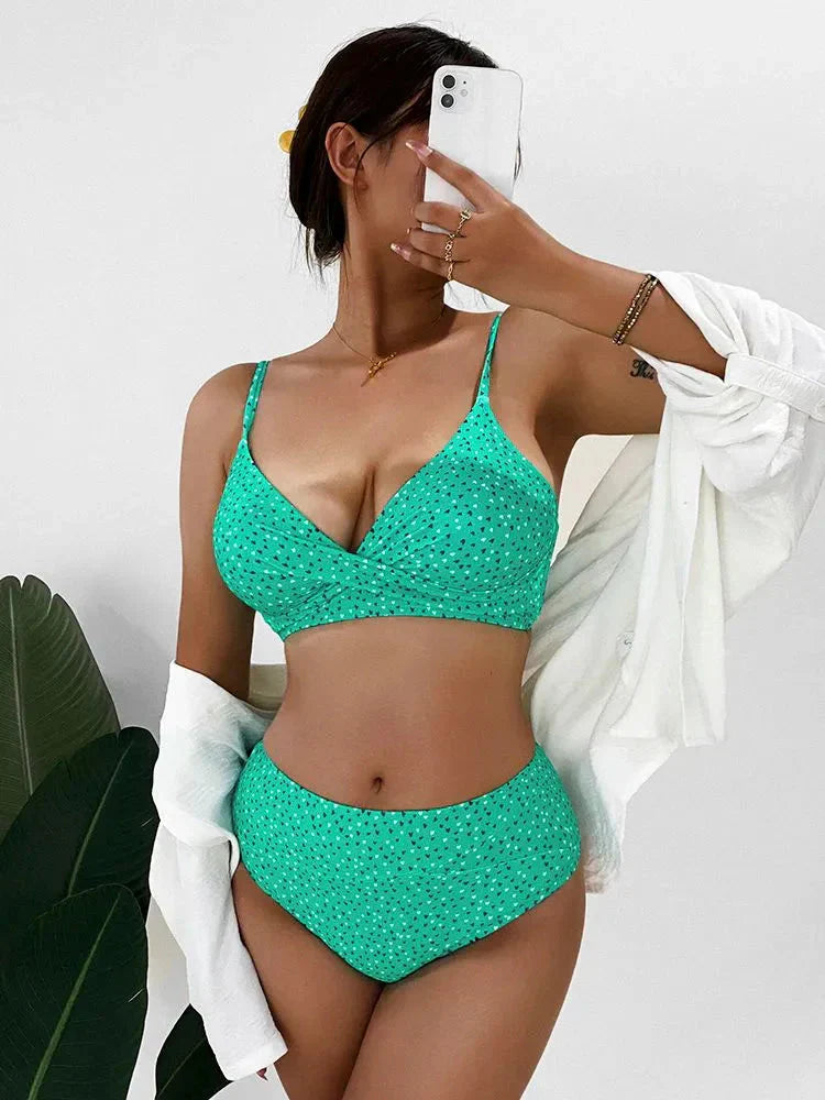 Zomerse Eliva dames bikini set, hoge taille voor extra support en een stijlvolle uitstraling.