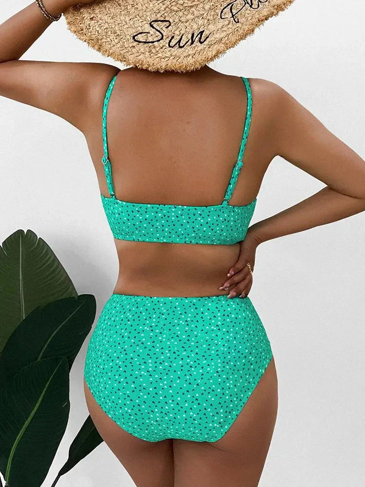 Eliva dames bikini set met hoge taille, print details en verstelbare bandjes voor pasvorm.