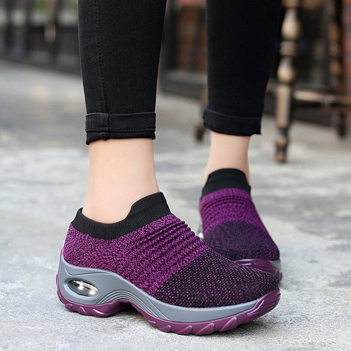 Casual Emmie dames sneakers: ademend materiaal, orthopedische voetondersteuning en comfortabel.