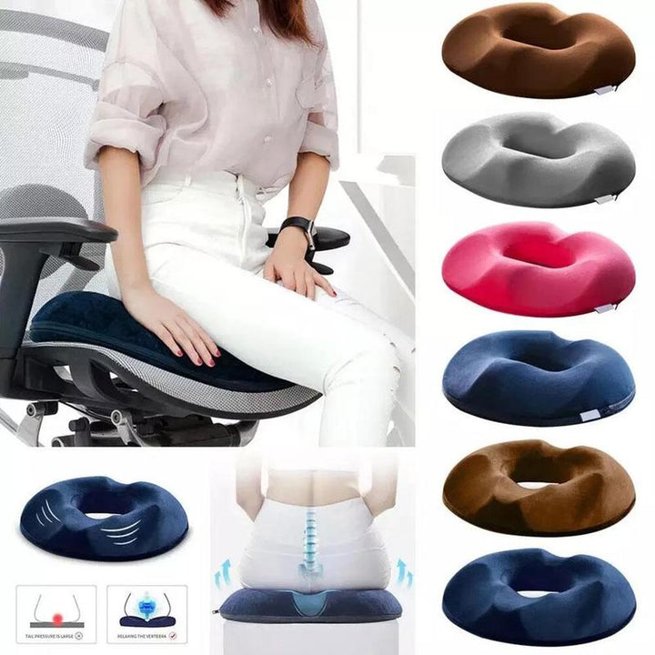 Ergonomisch donut zitkussen van traagschuim, ontworpen voor aambeien & stuitpijn verlichting, bevordert comfort.
