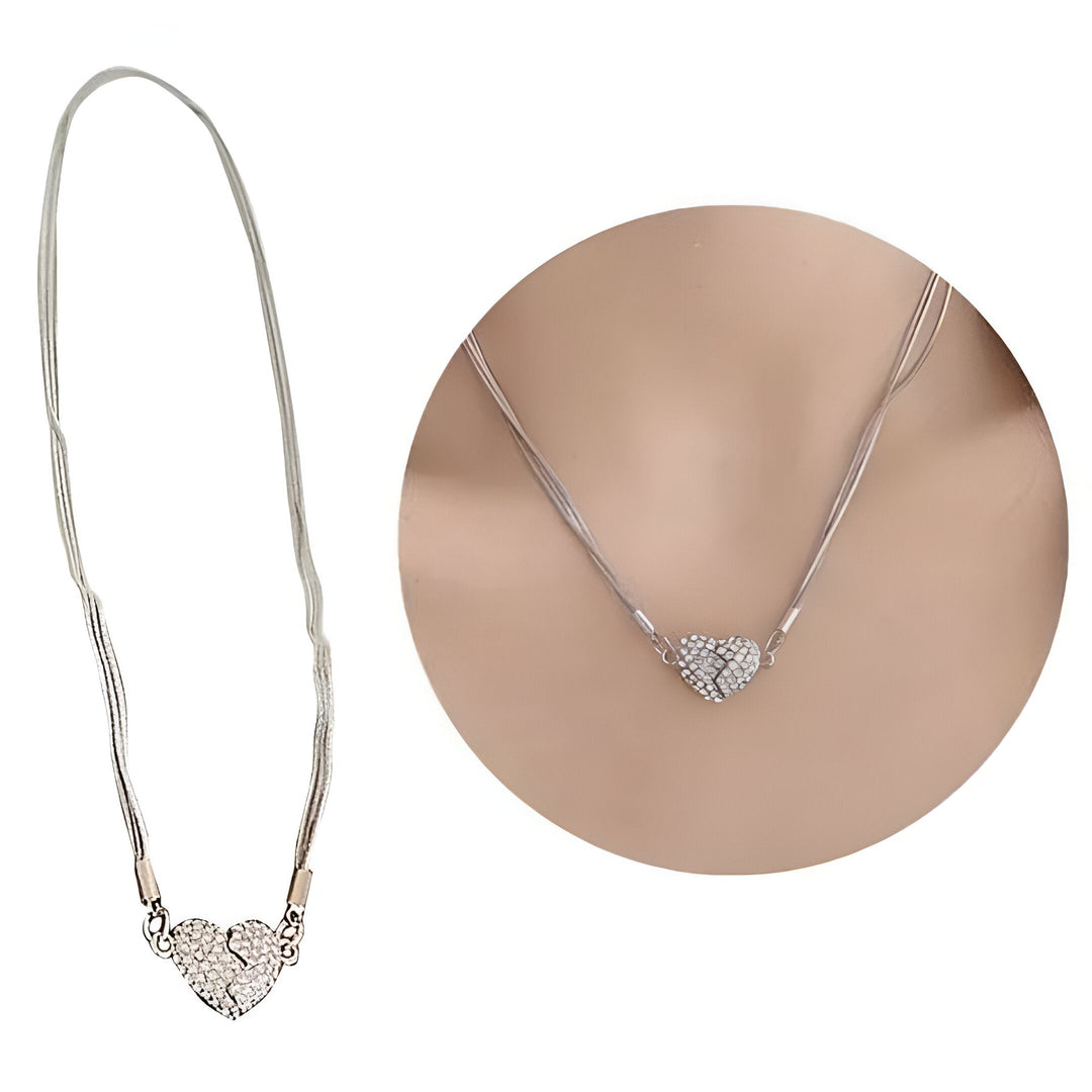 Elegante EternaBand unisex ketting, modern design, ideaal als cadeau voor dierbare, zilveren sieraad.