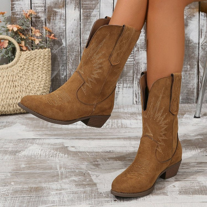 Moderne dames westernlaarzen in effen bruin, perfect voor dagelijks gebruik.