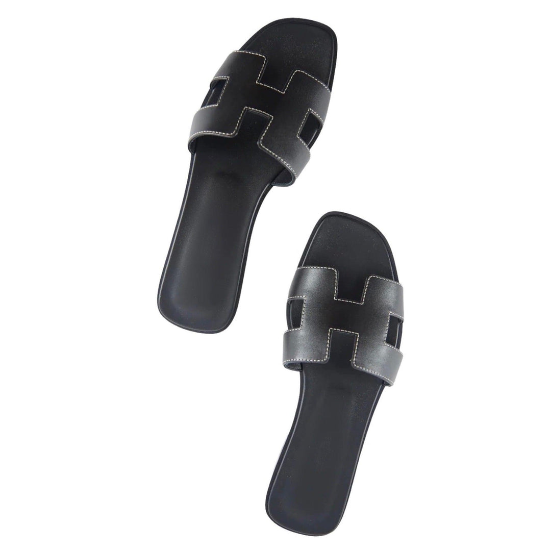Modieuze slip on schoenen voor dames in detail