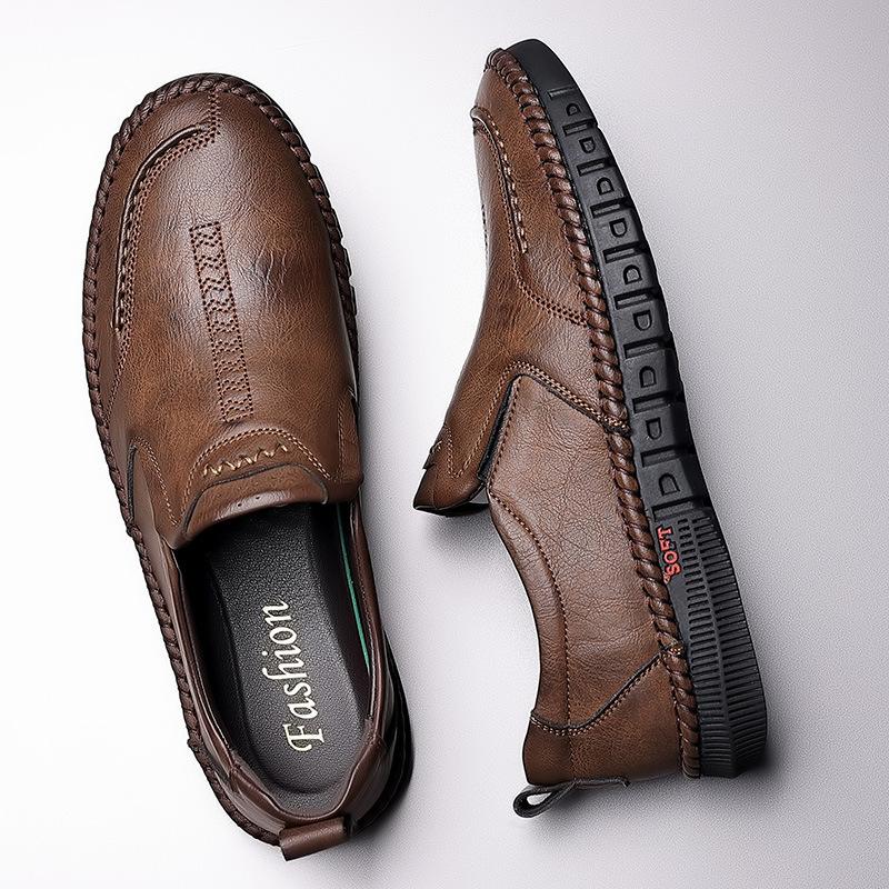 Bovenaanzicht van de donkerbruine Finn heren instappers