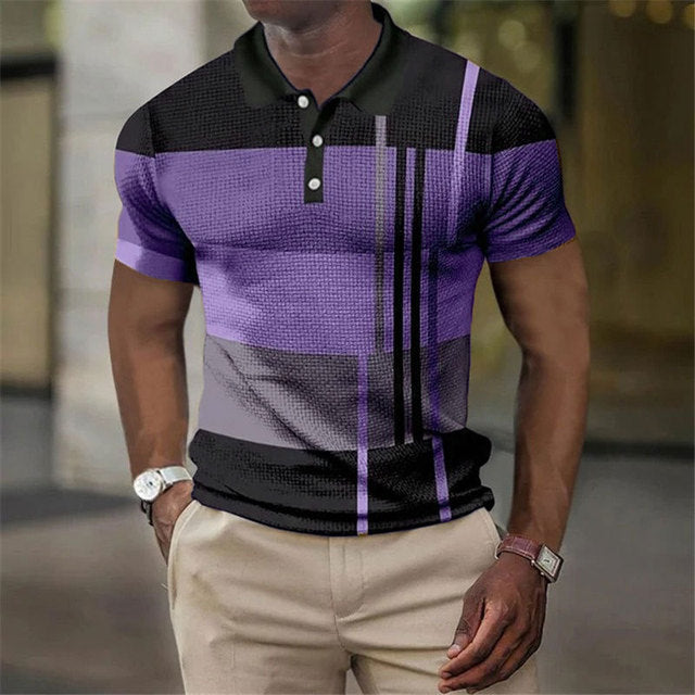 Moderne polo voor heren getoond in een complete casual outfit