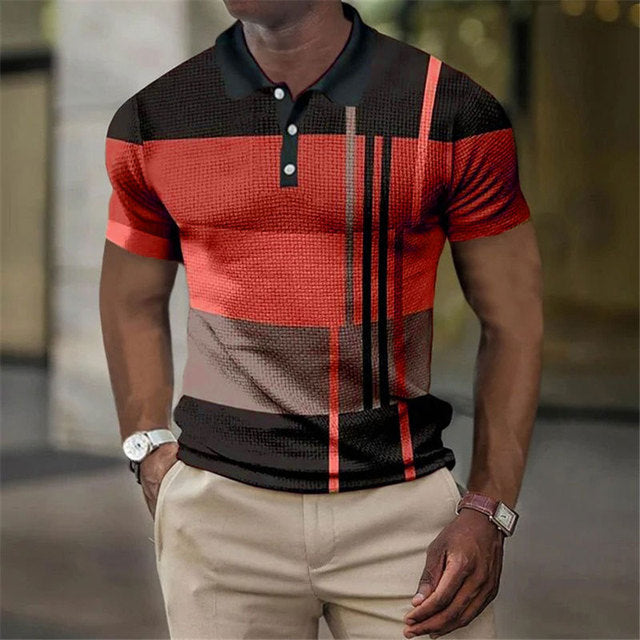 Man draagt rode heren polo met modern gestreept dessin