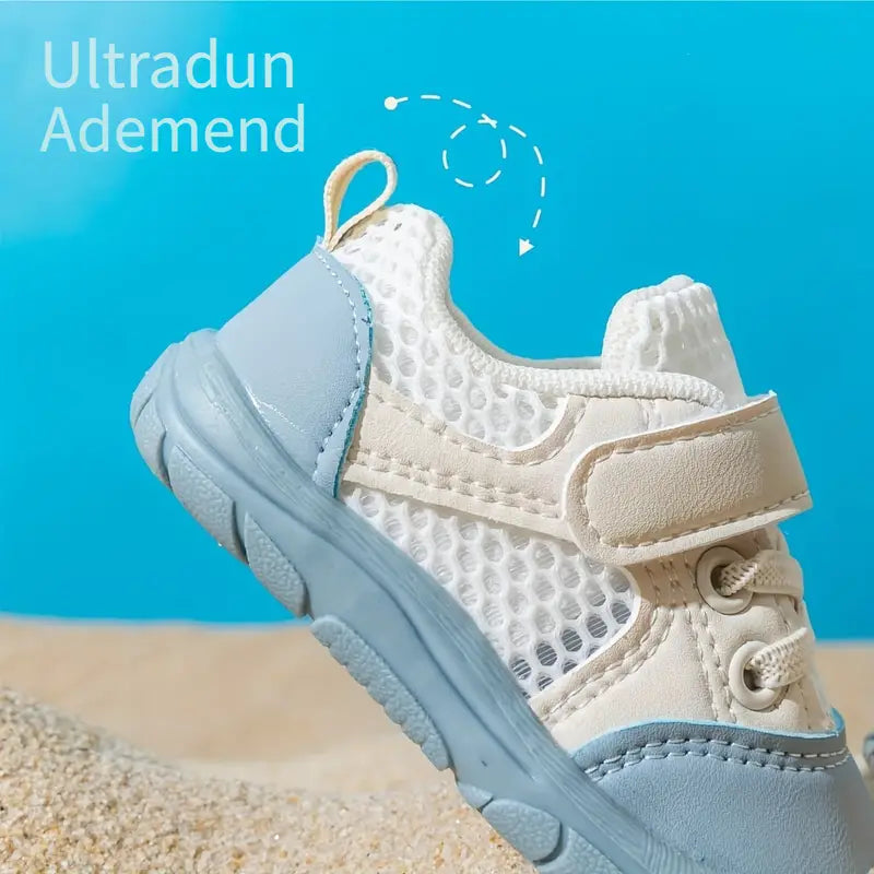 Kinderkleding: beige flexibele blotevoeten schoenen, ademend en comfortabel voor baby's.