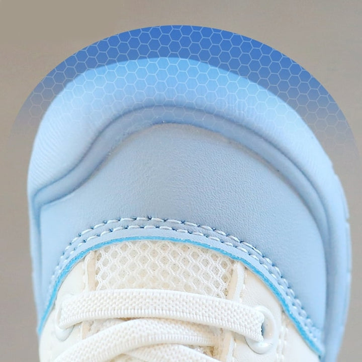 Comfortabele blotevoeten schoenen blauw, flexibel en ademend, perfect voor actieve kleintjes.