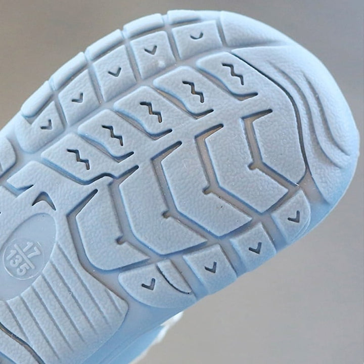 Comfortabele barefoot schoenen beige, voor een natuurlijke voetontwikkeling en veilige stapjes.