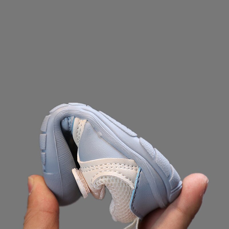 Babyaccessoires: flexibele barefoot babyschoenen in blauw, bevordert gezonde voetjes.