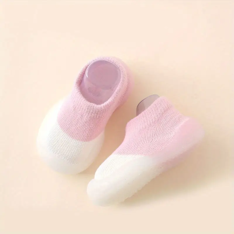 Zachte en flexibele kinderschoenen, perfect voor binnen en buiten met veel grip.
