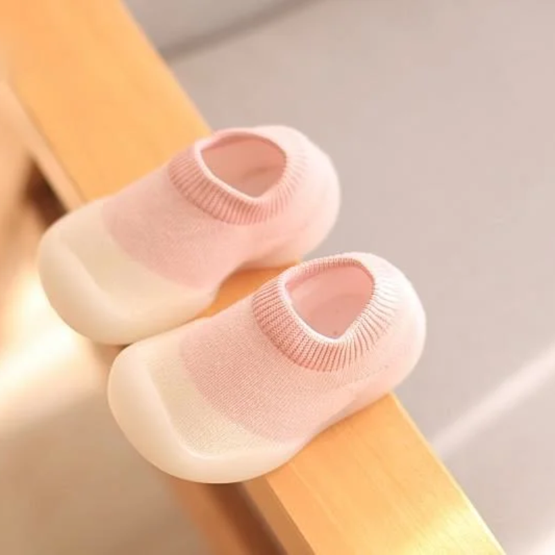 Jongens- en meisjes barefoot schoenen, comfortabel en gemakkelijk aan te trekken voor actief spelen.