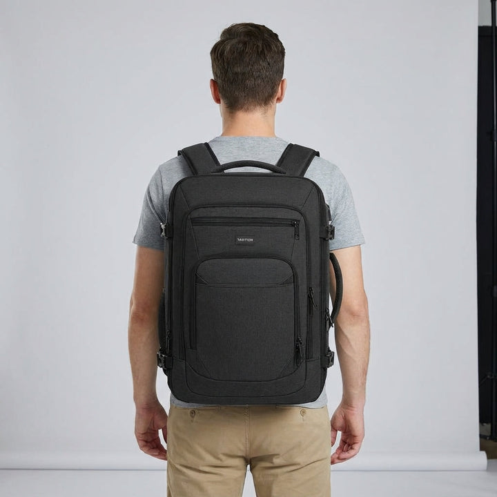 Functionele FlightFold laptoprugzak met meerdere vakken, TSA-vriendelijk voor efficiënt reizen.