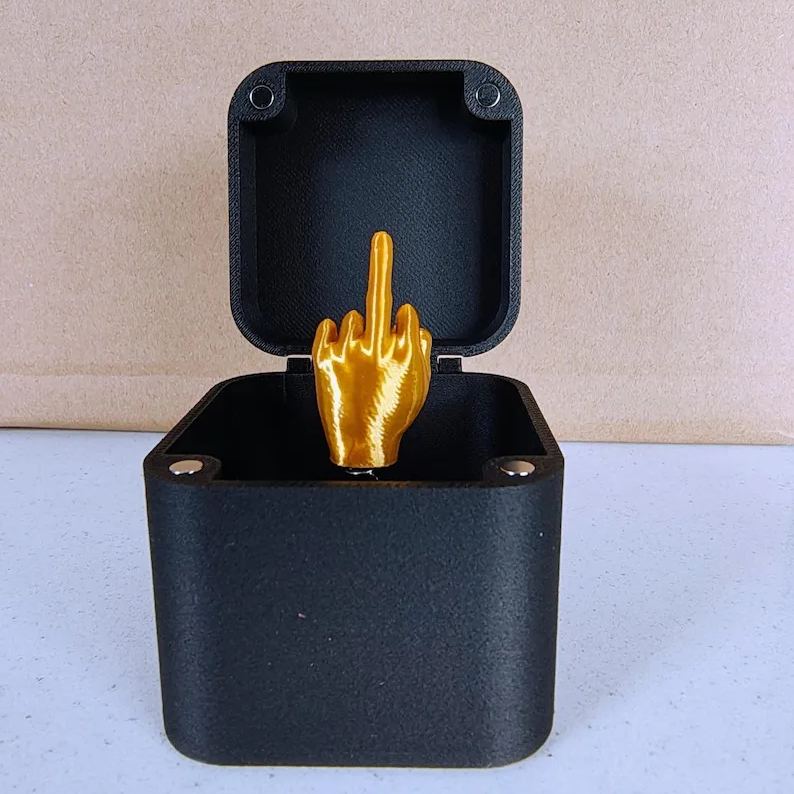 FlipBox verrassingsdoosje, hét hilarische grapcadeau voor iedereen. Perfect voor een unieke prank en veel lachen.